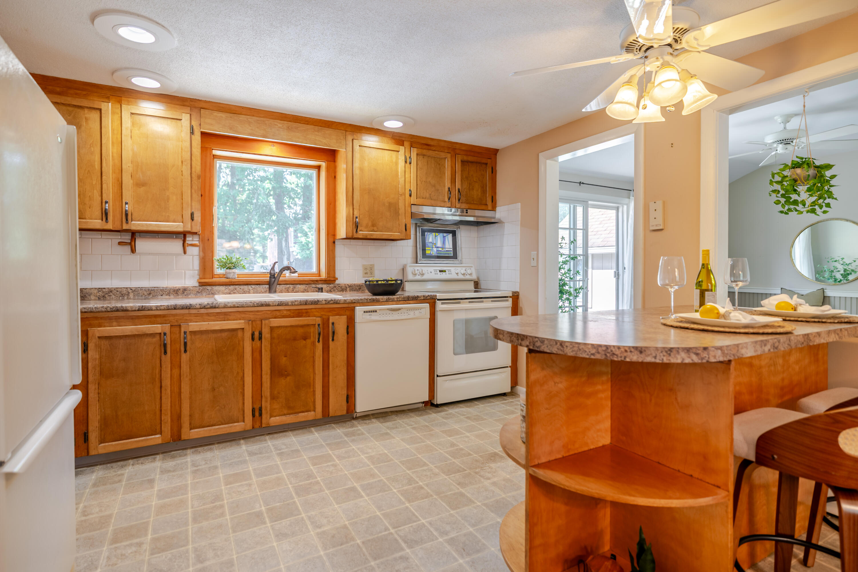 Westbrook, Maine 04092, United States, 3 Bedrooms Bedrooms, ,2 BathroomsBathrooms,Residential,Active,195087