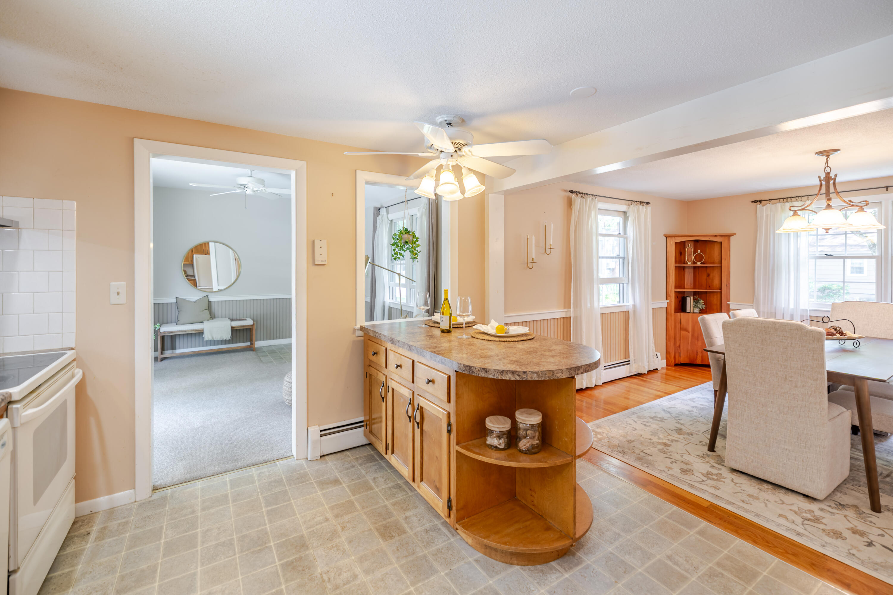 Westbrook, Maine 04092, United States, 3 Bedrooms Bedrooms, ,2 BathroomsBathrooms,Residential,Active,195087