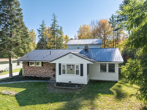 Photo of 22 Westwood Drive, Orono, ME 04473 (MLS # 1640646)