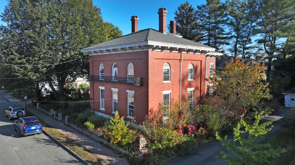 Photo of 11 Lincoln Street, Brunswick, ME 04011 (MLS # 1641350)