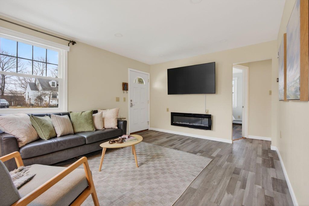 Photo of 7 Farm Hill Road, Cape Elizabeth, ME 04107 (MLS # 1654146)