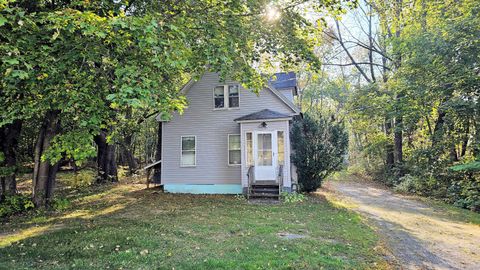 Photo of 292 Lincoln Street, Pittsfield, ME 04967 (MLS # 1640667)
