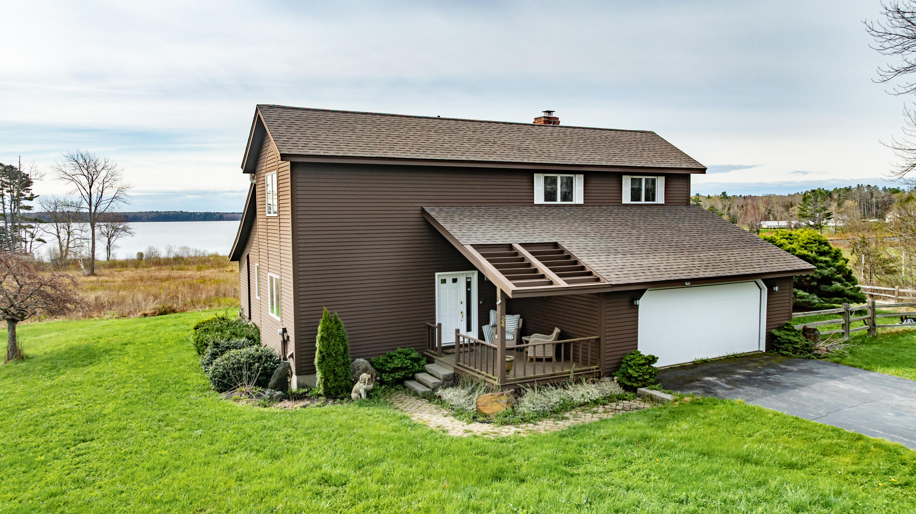 24 Fort Point Cove Road