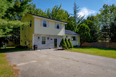 Photo of 17 Mcdonald Avenue, Ellsworth, ME 04605 (MLS # 1646525)