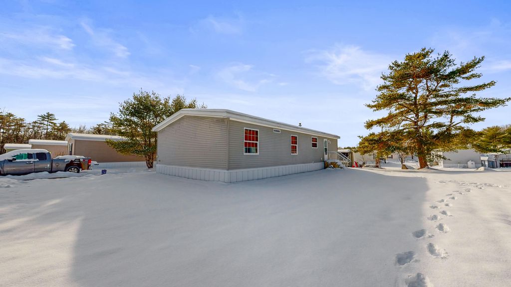 Photo of 8 Sheldon Place, Lewiston, ME 04240 (MLS # 1648752)