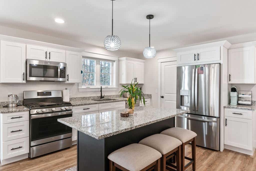 Photo of 11 Neptune Drive, Brunswick, ME 04011 (MLS # 1643527)