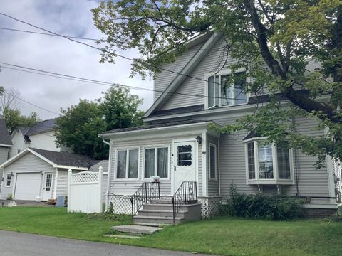 Photo of 5 Epworth Street, Presque Isle, ME 04769 (MLS # 1641800) Photo of 5 Epworth Street, Presque Isle, ME 04769 (MLS # 1641800)
