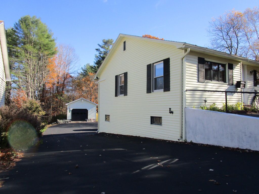 Photo of 146 East Main Street, Paris, ME 04281 (MLS # 1641904)