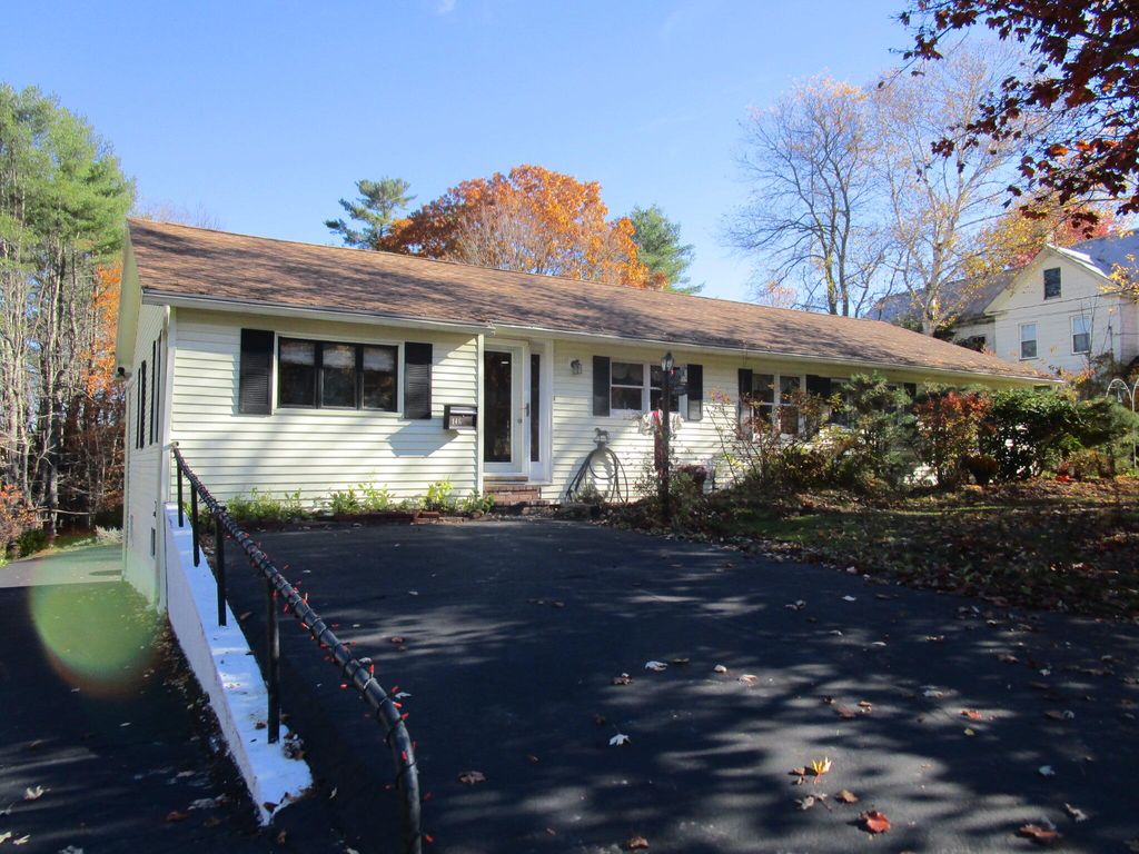 Photo of 146 East Main Street, Paris, ME 04281 (MLS # 1641904)