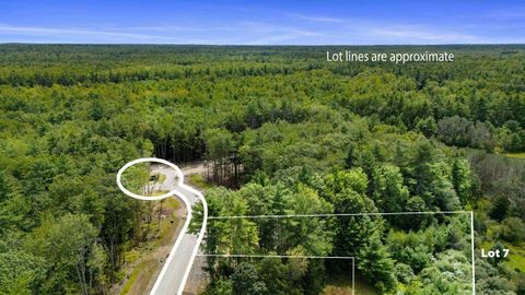 Photo of 3 Dogwood Circle, Kennebunk, ME 04043 (MLS # 1662407)
