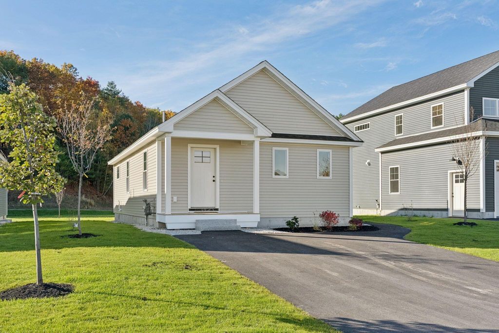 Photo of 11 Feldspar Lane #6, Cumberland, ME 04021 (MLS # 1638650)