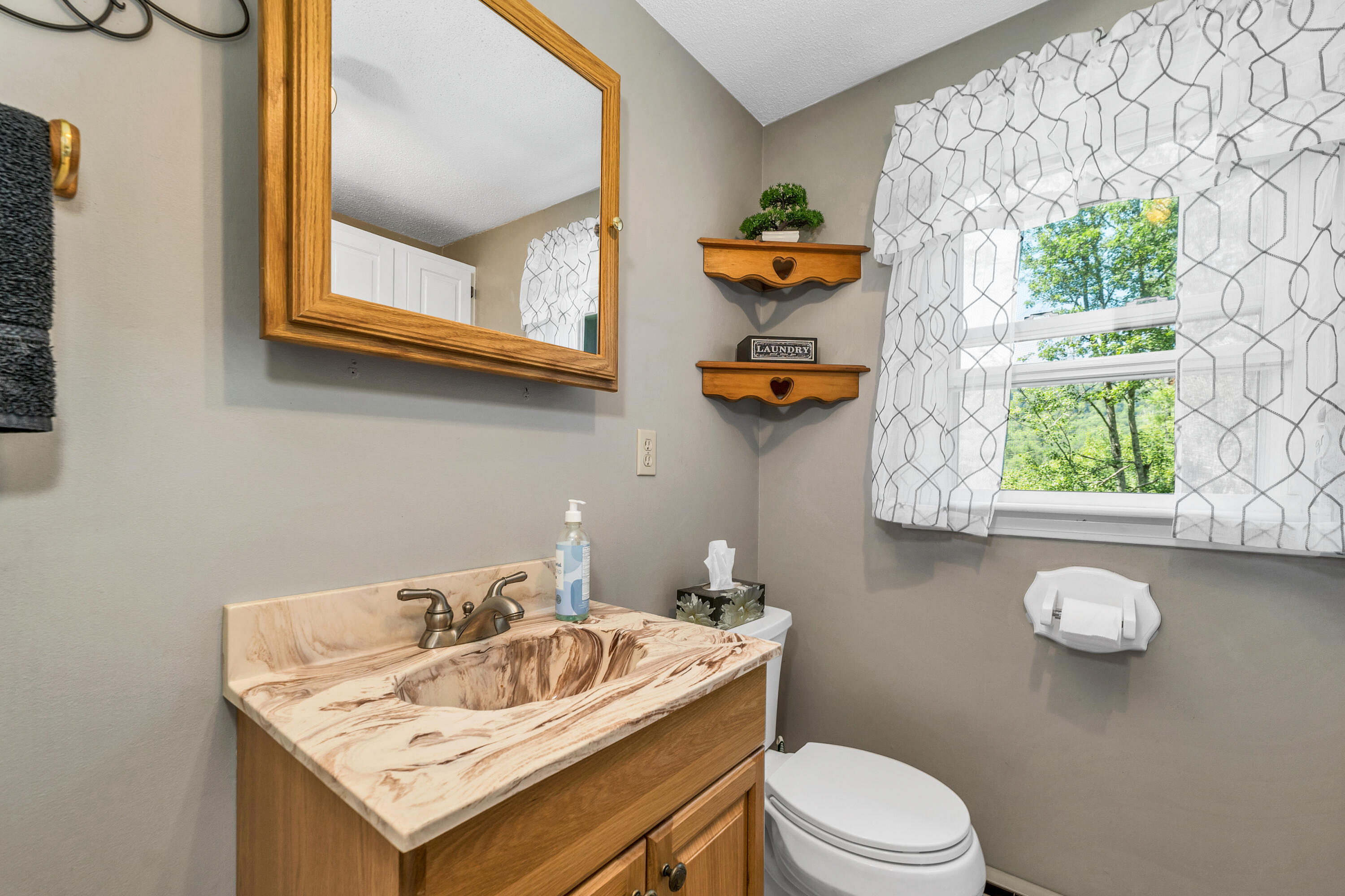 Porter, Maine 04068, United States, 3 Bedrooms Bedrooms, ,3 BathroomsBathrooms,Residential,Active,184114