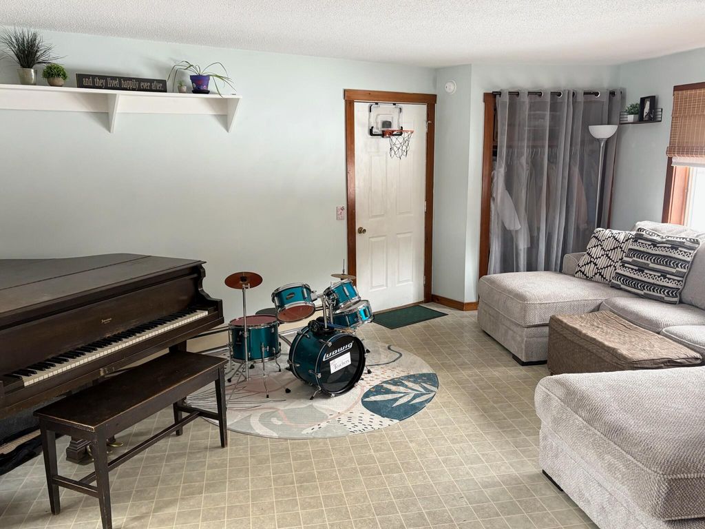 Photo of 593 W Main Street, Waldoboro, ME 04572 (MLS # 1654408)