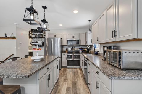 Photo of 1525 Roosevelt Trail, Raymond, ME 04071 (MLS # 1650523)