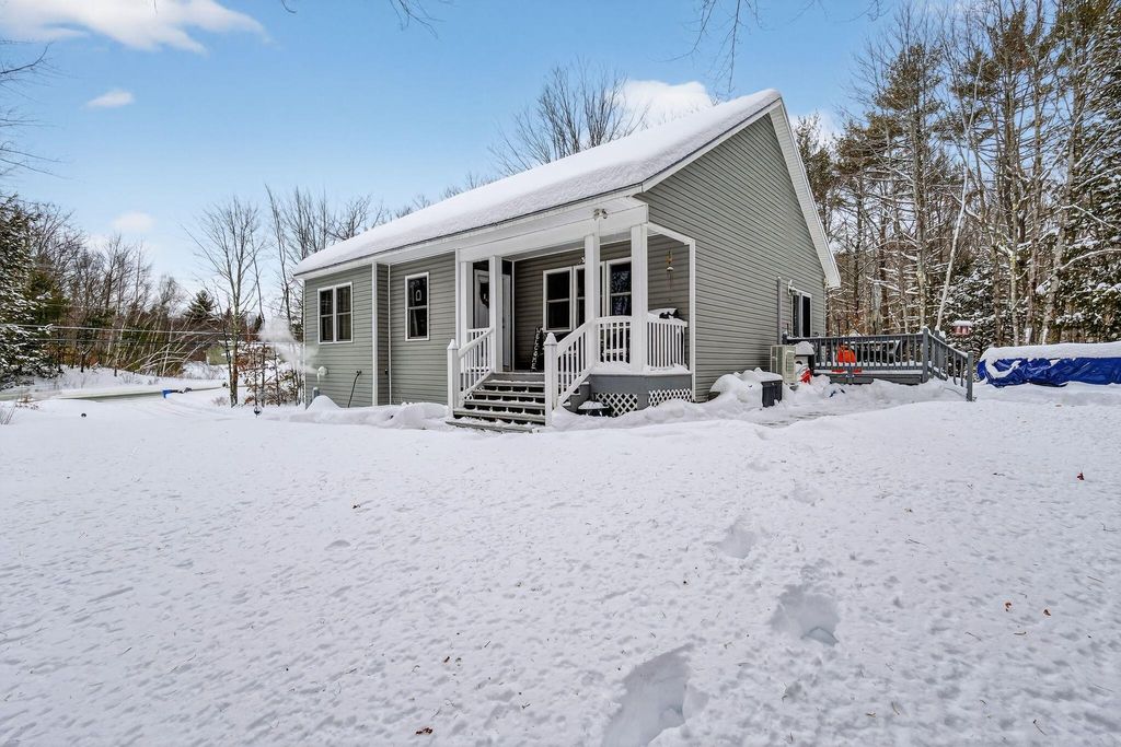 Photo of 1525 Roosevelt Trail, Raymond, ME 04071 (MLS # 1650523)