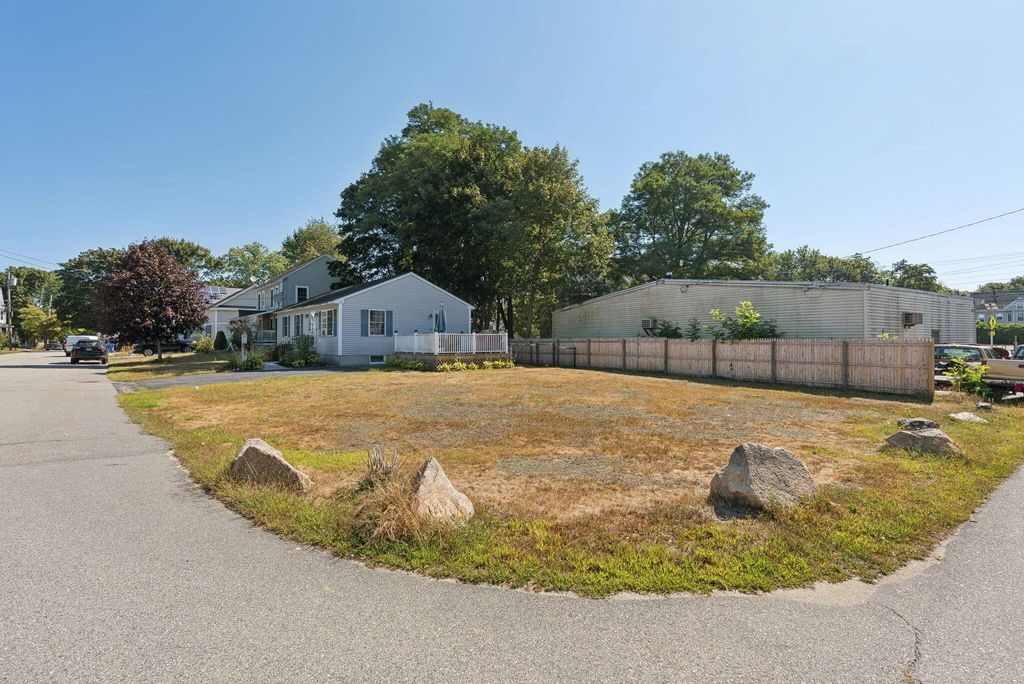 Photo of 32 Robinson Street, South Portland, ME 04106 (MLS # 1659331)