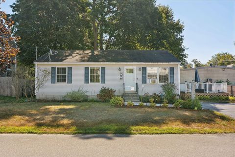 Photo of 32 Robinson Street, South Portland, ME 04106 (MLS # 1659331)