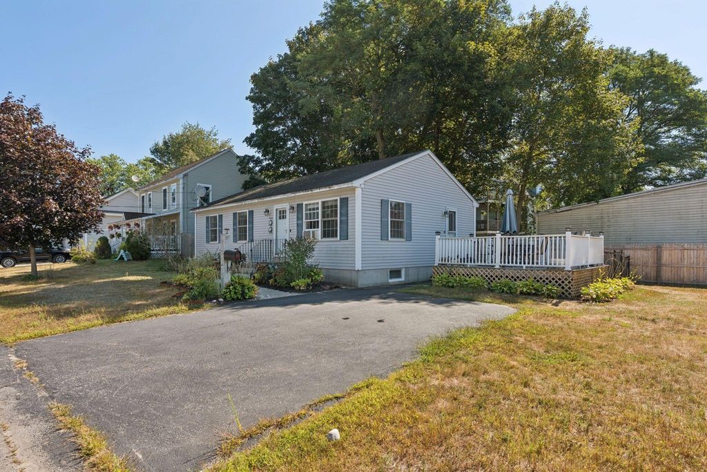 Photo of 32 Robinson Street, South Portland, ME 04106 (MLS # 1659331)