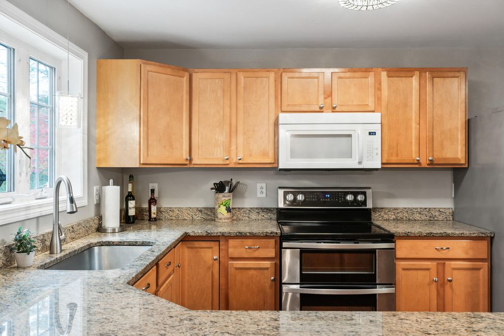 Photo of 9 Ledges Court #9, Lewiston, ME 04240 (MLS # 1641300)