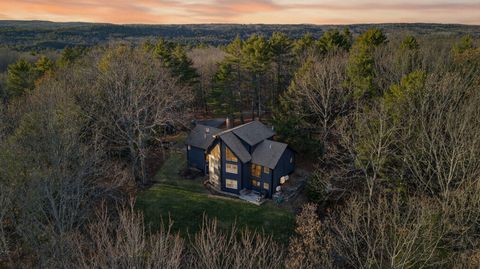 Photo of 9 Black Oak Drive, Cumberland, ME 04021 (MLS # 1644606)