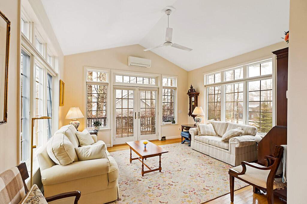 Brunswick, Maine, 04011, United States, 3 Bedrooms Bedrooms, ,4 BathroomsBathrooms,Residential,Active,2029713