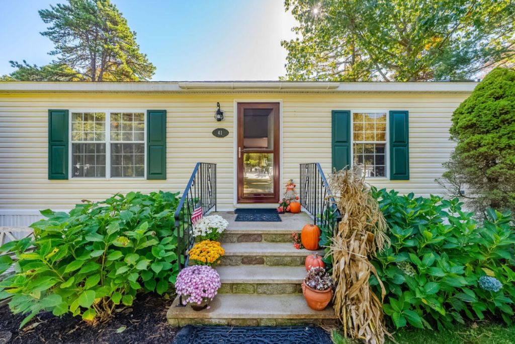 Photo of 41 Marsh Brook Crossing, Sanford, ME 04073 (MLS # 1640244)