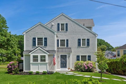 Photo of 9 Oak Street, Kennebunk, ME 04043 (MLS # 1663005)