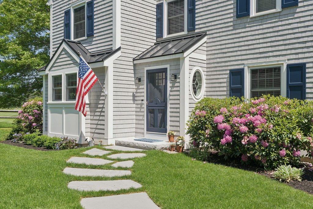 Photo of 9 Oak Street, Kennebunk, ME 04043 (MLS # 1663005)