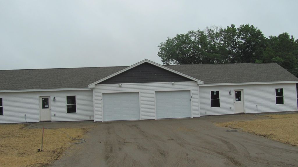 Photo of 18 Thurlow Drive, Oxford, ME 04270 (MLS # 1631364)