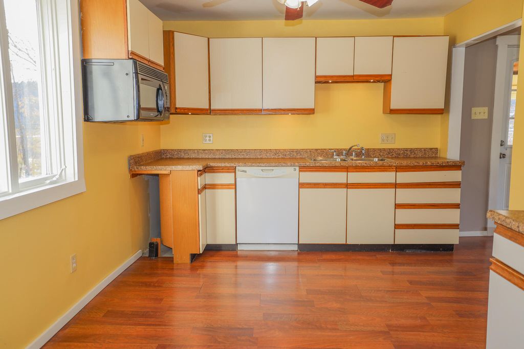 Photo of 184 Granite Street, Mexico, ME 04257 (MLS # 1578023)