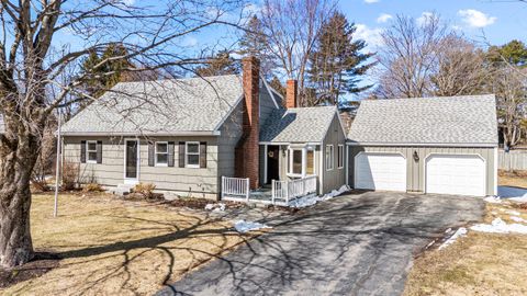 Photo of 3 Willow Lane, Cumberland, ME 04021 (MLS # 1655707)