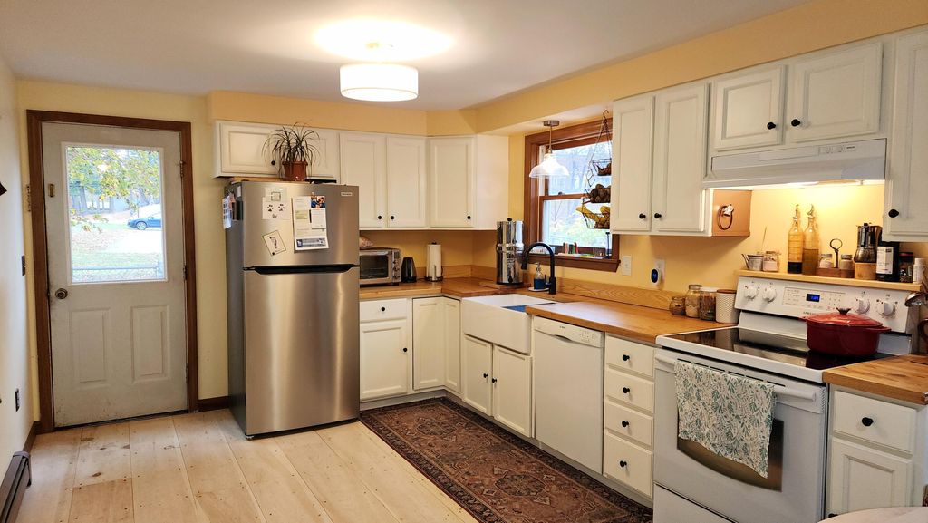 Photo of 595 High Street, Bath, ME 04530 (MLS # 1641430)