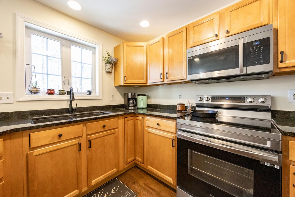 Photo of 14 Ledges Court #14, Lewiston, ME 04240 (MLS # 1654324)