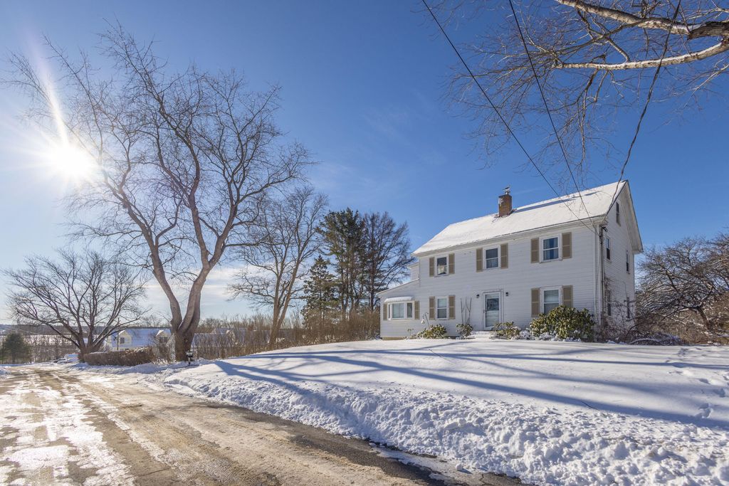 Photo of 27 Lawrence Avenue, Thomaston, ME 04861 (MLS # 1647377)