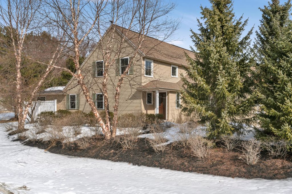 Photo of 2 Lexington Drive #2, Kennebunk, ME 04043 (MLS # 1654137)