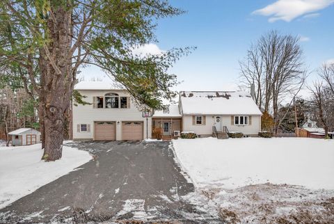 Photo of 1 Jeanne Drive, Topsham, ME 04086 (MLS # 1646794)