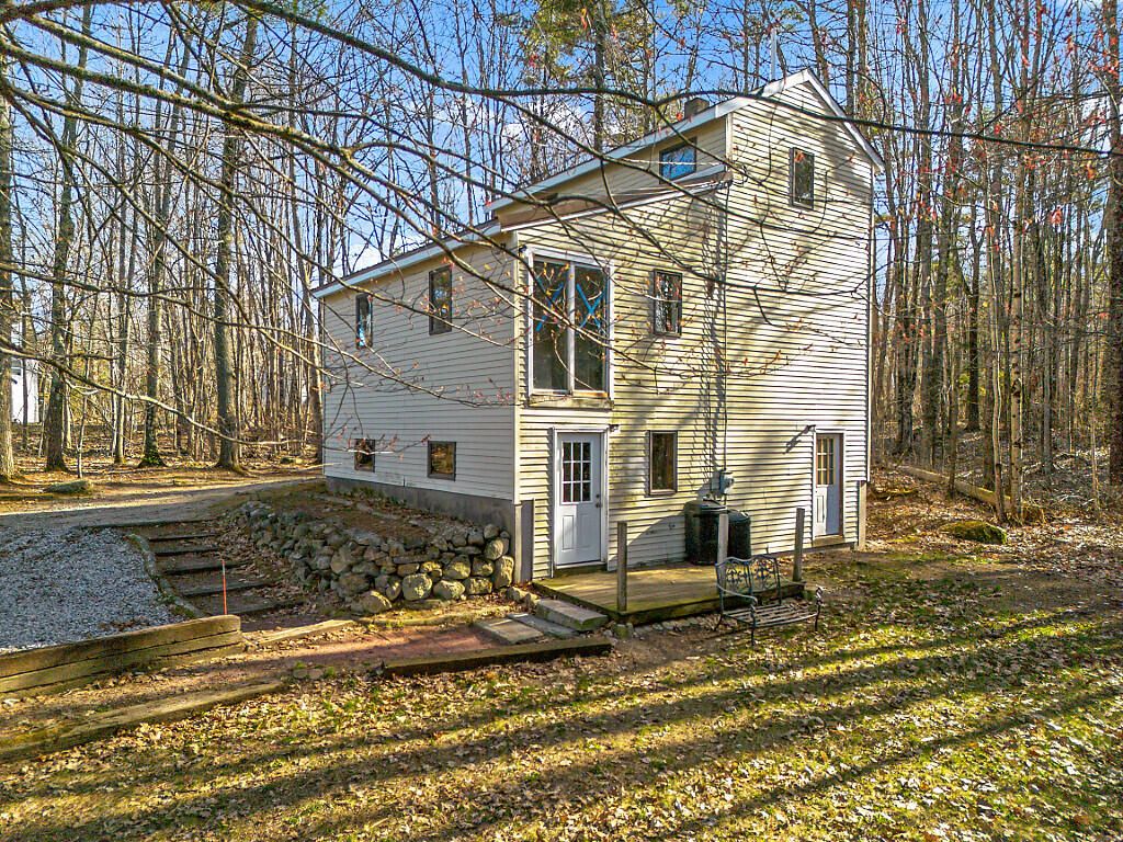 Photo of 6 Lookout Lane, Raymond, ME 04071 (MLS # 1660154)
