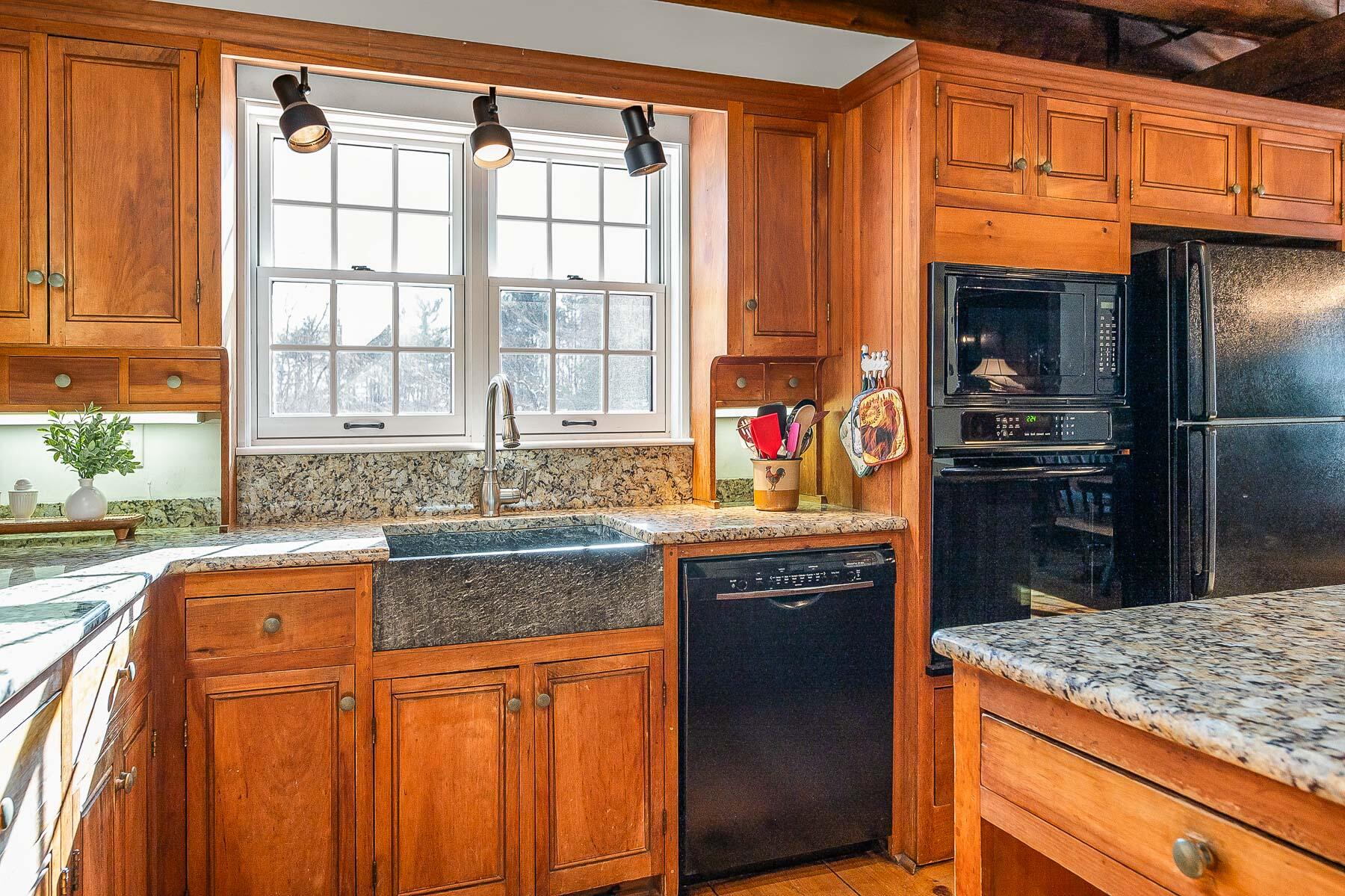 York, Maine 03909, United States, 3 Bedrooms Bedrooms, ,3 BathroomsBathrooms,Residential,Active,97053