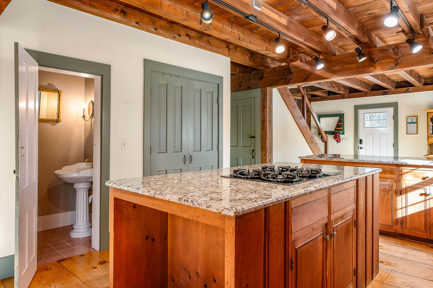 York, Maine 03909, United States, 3 Bedrooms Bedrooms, ,3 BathroomsBathrooms,Residential,Active,97053