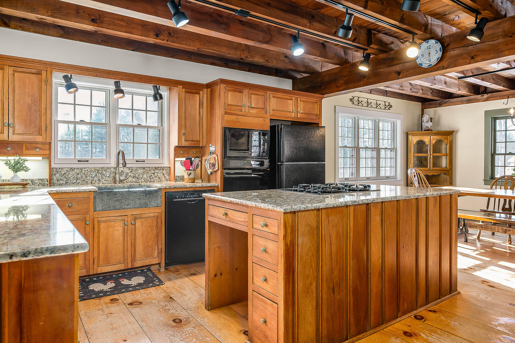 York, Maine 03909, United States, 3 Bedrooms Bedrooms, ,3 BathroomsBathrooms,Residential,Active,97053