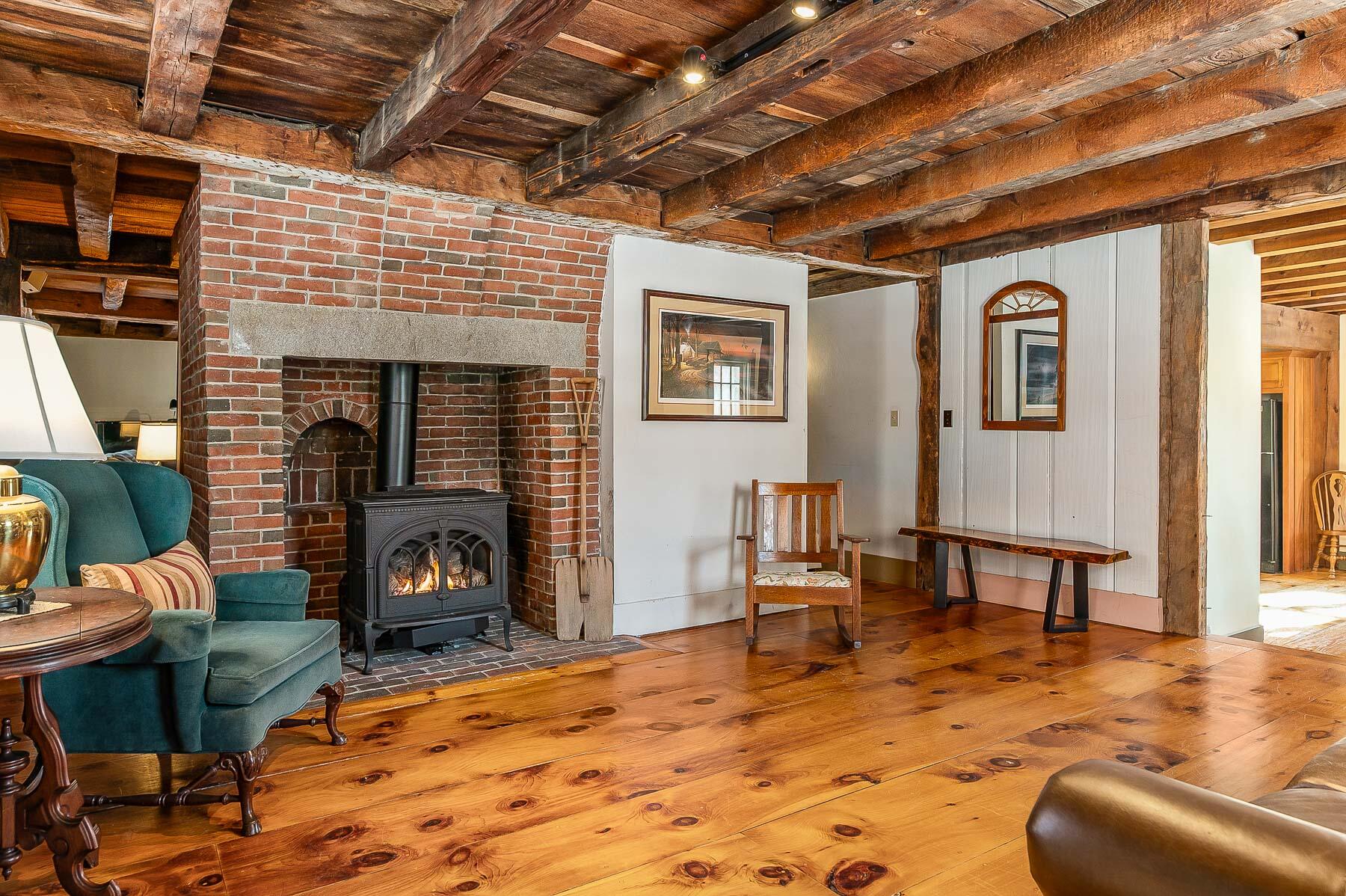 York, Maine 03909, United States, 3 Bedrooms Bedrooms, ,3 BathroomsBathrooms,Residential,Active,97053