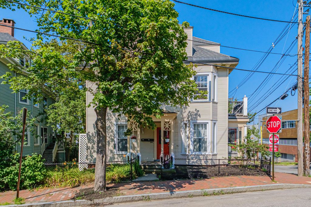 Photo of 3 Crescent Street, Portland, ME 04102 (MLS # 1654641)