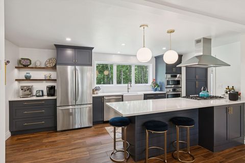 Photo of 6 Beechwood Lane, Falmouth, ME 04105 (MLS # 1646010)