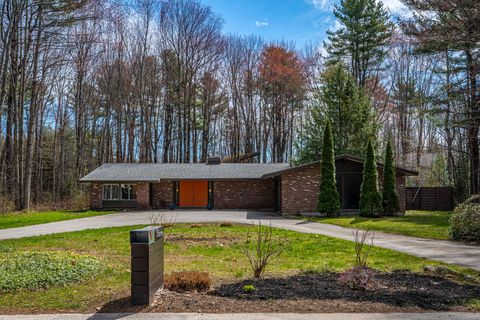 Photo of 15 Bayberry Lane, Scarborough, ME 04074 (MLS # 1659428)