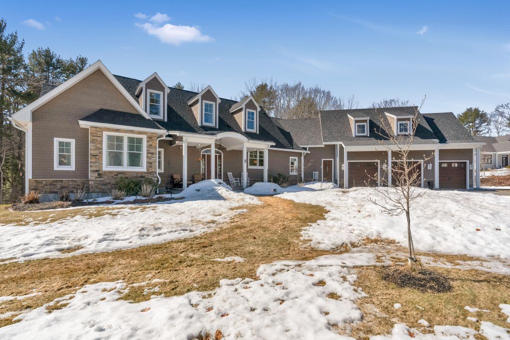 Photo of 5 Lake Brook Drive, Kennebunk, ME 04043 (MLS # 1654433)