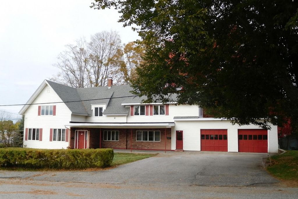 Photo of 12 Burbank Street, Lewiston, ME 04240 (MLS # 1640925)