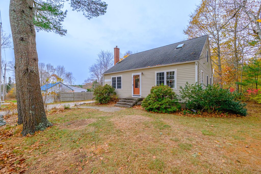 Photo of 533 Mitchell Road, Cape Elizabeth, ME 04107 (MLS # 1648705)