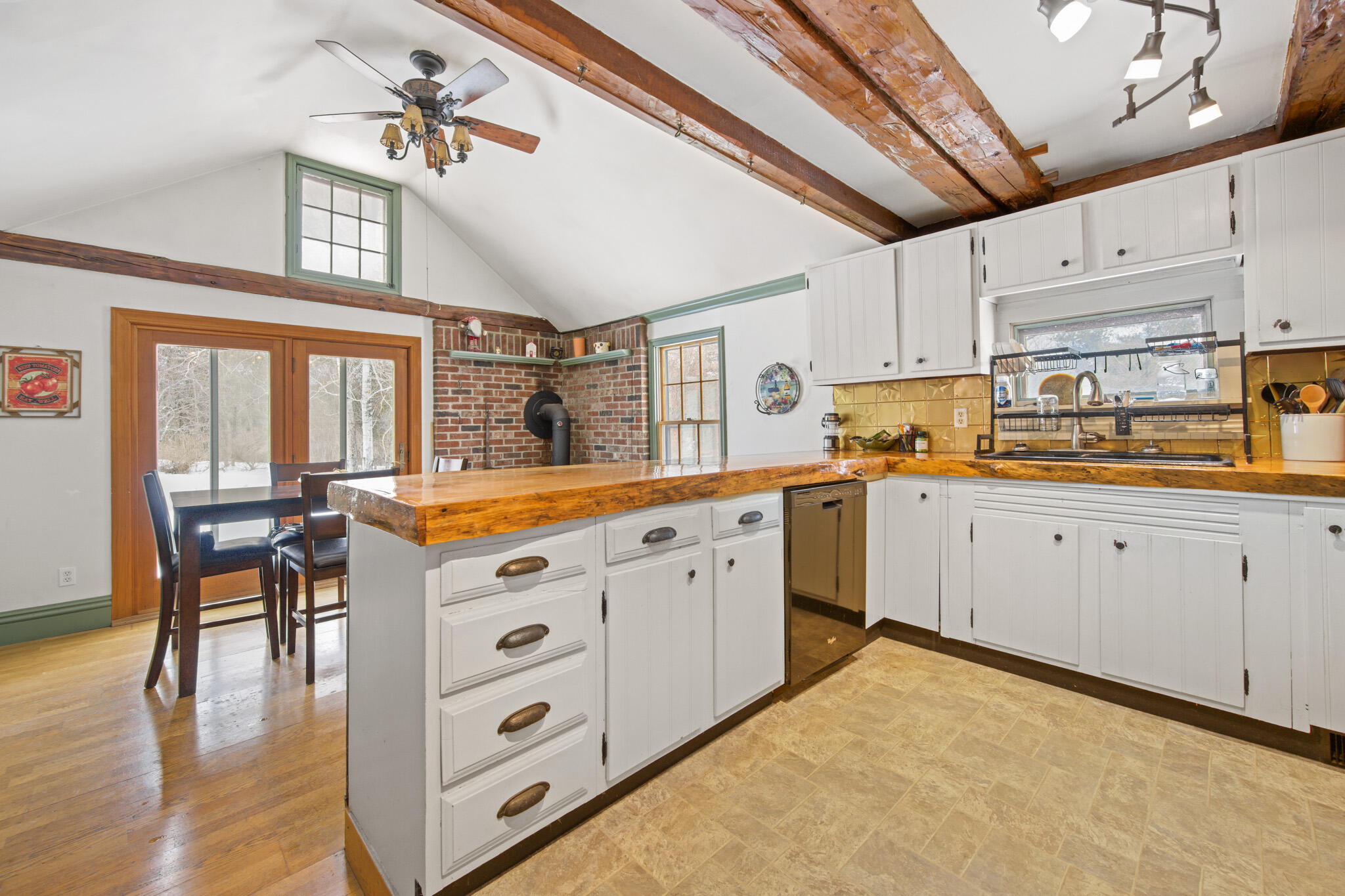 845 River Road