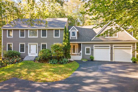 Photo of 11 Fox Run Road, Falmouth, ME 04105 (MLS # 1653820)