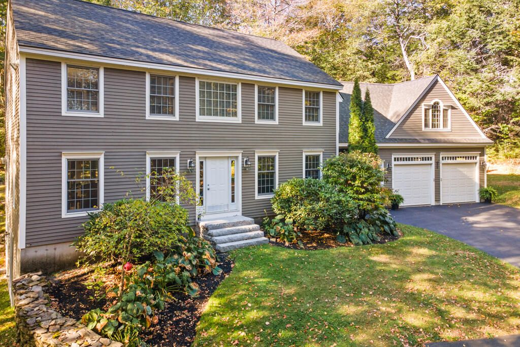Photo of 11 Fox Run Road, Falmouth, ME 04105 (MLS # 1653820)
